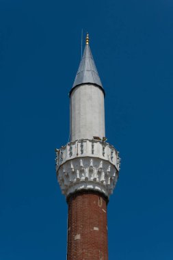 Banya Başhi Camii, doğal termal kaplıcalar üzerine inşa edilmiş ve büyük kubbesi ve minaresi ile ünlüdür. Sofya, Bulgaristan