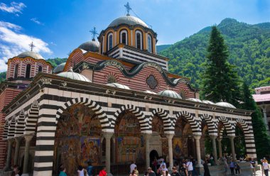 Rila Dağları, Bulgaristan. 20 Ağustos 2023. Rila 'lı Aziz John Manastırı, Rila Manastırı Sveti İvan Rilski olarak da bilinir. En büyük Doğu Ortodoks manastırı.