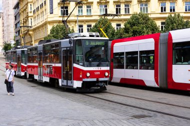 Brno, Çek Cumhuriyeti. 24 Haziran 2024. Brno Meydanı 'ndaki eski tramvay.)