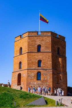 Vilnius, Litvanya. 28 Haziran 2024. Gediminas Kalesi Kulesi, Gediminas Tepesi 'ndeki Yukarı Kale' nin bir parçası.