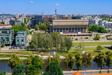 Vilnius, Litvanya. 28 Haziran 2024. Gediminas Tepesinden Vilnius şehir manzarası
