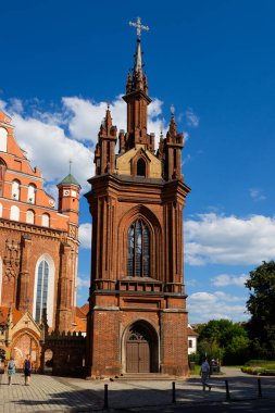 Vilnius, Litvanya. 28 Haziran 2024. St. Anne Çan Kulesi Kilisesi