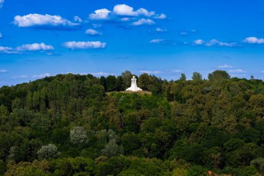 Kalnai Park 'taki Üç Haç Tepesi. Vilnius, Litvanya