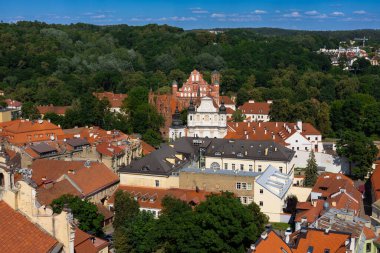 Vilnius, Litvanya. 28 Haziran 2024. St. John 's kulesinden Vilnius şehir manzarası