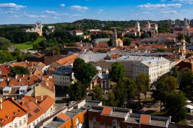Vilnius, Litvanya. 28 Haziran 2024. St. John 's kulesinden Vilnius şehir manzarası