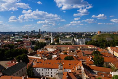 Vilnius, Litvanya. 28 Haziran 2024. Çan Kulesi ve St. John Kulesi 'nden Vilnius Katedrali