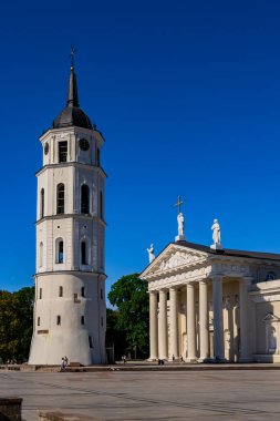 Vilnius, Litvanya. 27 Haziran 2024. Bell Kulesi ve Vilnius Katedrali