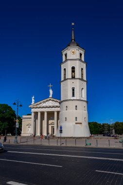 Vilnius, Litvanya. 27 Haziran 2024. Bell Kulesi ve Vilnius Katedrali