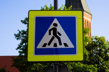 Zebra geçerken, trafik işaretleri uyarı çapraz yaya