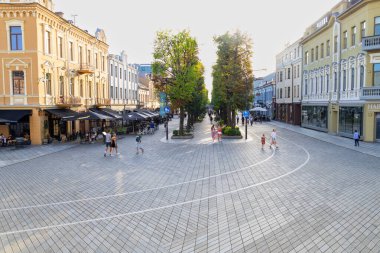 Kaunas, Litvanya. 30 Haziran 2024. Özgürlük Bulvarı ve Bağımsızlık Meydanı