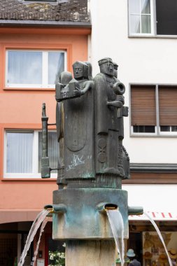 Mainz, Almanya. 2 Temmuz 2024. Leichhofbrunnen Çeşmesi, Mainz Tarihinden beş haneli.