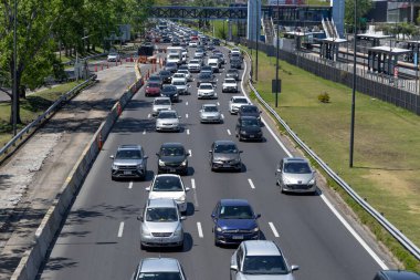 Buenos Aires, Arjantin. 27 Ekim 2024. Pazar günü Leopoldo Lugones Bulvarı