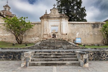 Alta Gracia, Cordoba, Arjantin. 8 Aralık 2024. Alta Gracia Ulusal Cizvit Estancia Müzesinin Girişi