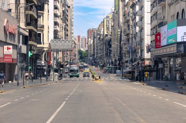 Buenos Aires, Arjantin. Ocak 01, 2025. Corrientes Caddesi (Calle Corrientes)