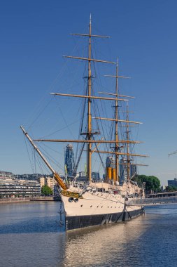 Buenos Aires, Arjantin. Ocak 04, 2025. A.R.A. Puerto Madero rıhtımında Sarmiento Fırkateyn Müzesi gemisi
