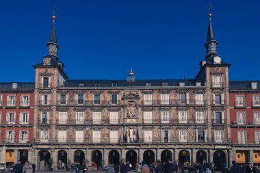 Madrid, İspanya. 3 Şubat 2025. Plaza Belediye Başkanı Meydanı, Madrid 'in kalbinde büyük bir kamusal alan. Casa de la Panaderia