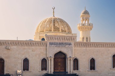 Muscat, Umman. 08 Şubat 2025. Ali Musa Camii El Alam Sarayı kompleksinde (Bayrak Sarayı)