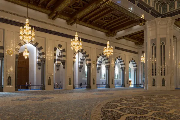 Muscat, Umman. 10 Şubat 2025. Sultan Qaboos 'un Büyük Camii' nin içi.