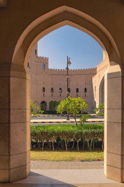 Nizwa Kapısı 'ndaki Arap kemeri. Nizwa, Umman.