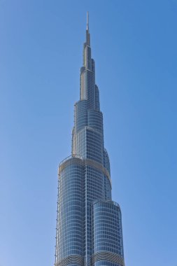 Dubai, Birleşik Arap Emirlikleri. 11 Şubat 2025. Dubai şehir merkezinde güneşli bir günde Iconic Burj Halife gökdeleni