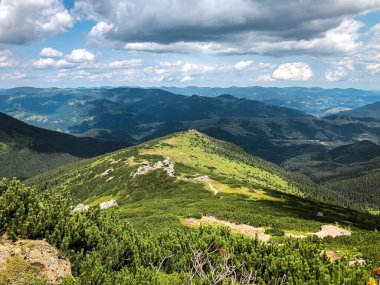 Dağ Sırası Yaz Panoraması. Yüksek kalite fotoğraf