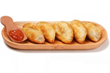 Kızarmış sirk, Endonezya 'nın geleneksel bir atıştırmalığı. Baharatlı sığır yağı ya da jando ile dolu. Biber sosu sosuyla mükemmel..