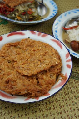 A lunch set with creamy coconut milk vegetable stew (sayur lodeh), red chili sambal, fried tempeh, and fried egg. The stew includes long beans (Vigna unguiculata) and young jackfruit (Artocarpus heterophyllus). clipart