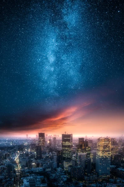 Δραματική Άποψη Ενός Ορίζοντα Της Πόλης Νύχτα Κόκκινα Σύννεφα Ζωγραφισμένα — Φωτογραφία Αρχείου