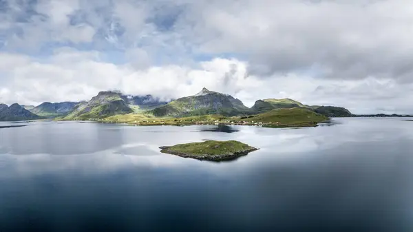 Сцена Спокойствия Природы Моря Неба Норвежском Лофотене Стоковое Фото