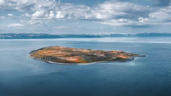 Litoral Nublado Uma Remota Ilha Norueguesa Com Serenas Vistas Para Imagens De Bancos De Imagens Sem Royalties