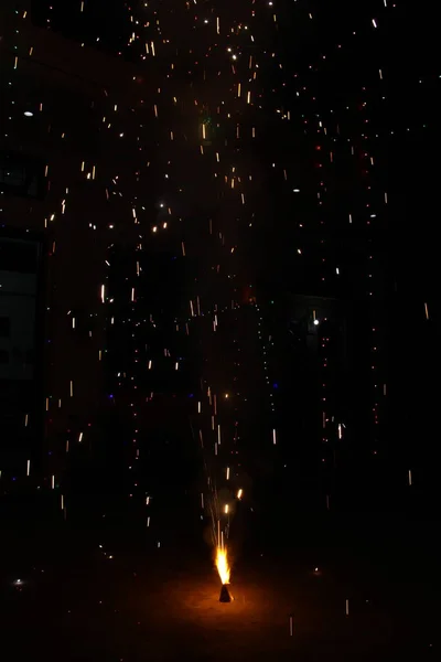 Fogos Artifício Noturnos Cidade Incêndio — Fotografia de Stock