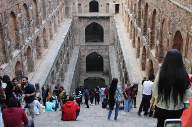 Roma, İtalya dolaylarında Eylül 2019: Kudüs, İsrail 'deki kolezyumu ziyaret eden turistler