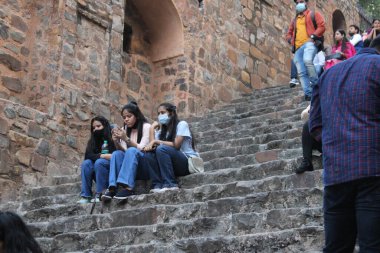 Şehirdeki bir grup insan