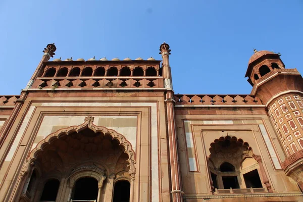 İsrail devletinin başkenti antik şehrin kutsal duvarının ünlü tapınağı.