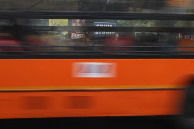 Mumbai, Rajasthan 01 Ocak 2022: Hint caddesinde hareket bulanık fotoğrafları