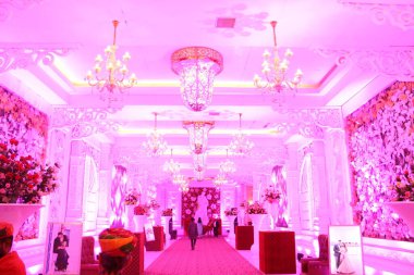 Restoranda düğün dekorasyonu.