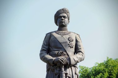 Alwar, Rajasthan, Hindistan 19 Mart 2023: Geç Maharaja Jai Singh 'in heykeli, Moti Dungari, Alwar, Rajasthan