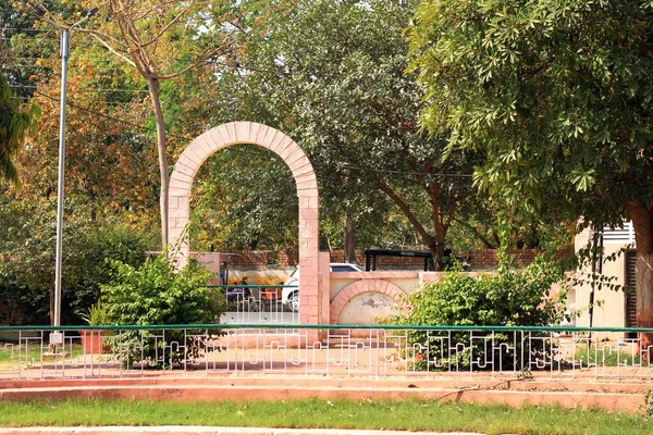 2023年4月11日インド タミル ナードゥ州チェンナイ 公共公園の緑の草と木 インド デリー — ストック写真