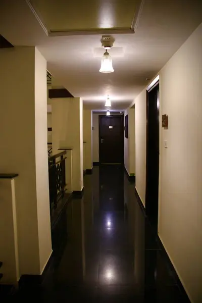 Korridor Och Dörrar Hotellet — Stockfoto