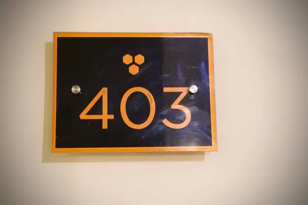 4 numara beyaz tabakta.