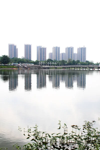 Meer Met Bewolkte Hemel Meikarta Appartement Achtergrond — Stockfoto