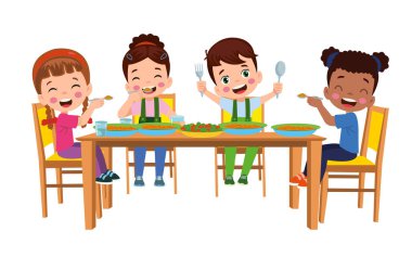 Küçük tatlı çocuk yemek masasında yemek yiyor.