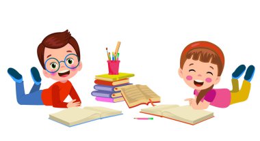 Kitap okuyan güzel, mutlu bir kız.