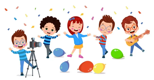 孩子们在用气球和气球举行的聚会上玩得很开心 — 图库矢量图片