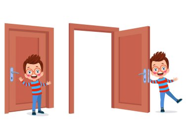 Küçük çocuk ayakta ve kapı tokmağını tutuyor.