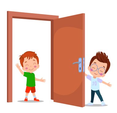 Küçük çocuk ayakta ve kapı tokmağını tutuyor.