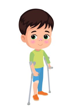 Koltuk değnekleriyle yürüyen mutlu şirin çocuk.