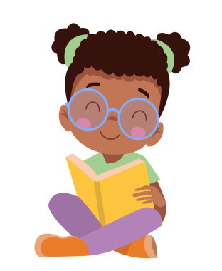 Kitap resimlerini okuyan sevimli küçük çocuk.
