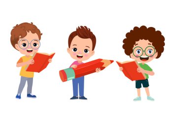 Kitap resimlerini okuyan sevimli küçük çocuk.