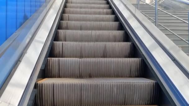 Escaleras Mecánicas Movimiento Escaleras Metálicas Estación Metro Calcuta Bengala Occidental — Vídeos de Stock